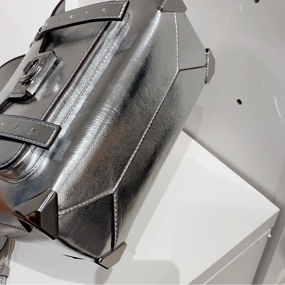 Michael Kors Manhattan Medium Satchel - Picture 4 of 6